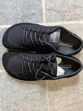 Groundies Men’s Black Low-Profile Sneakers